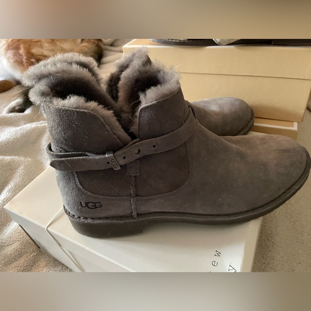 UGG gray ankle boots, new condition, size 11
